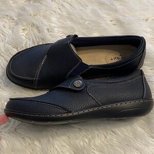 Terrikat Navy Blue  Women’s Loafers size 11 BNWOT see all photos